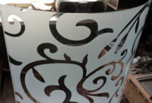 Стекло радиусное с пескоструйным рисунком для радиусных дверей Керчь